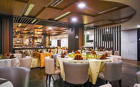 Hill Hotel Batam  4*